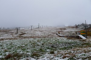 栂池高原で初雪