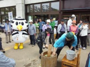 水芭蕉祭り餅つき